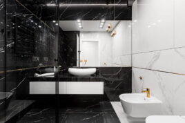 Sesja eleganckich wnętrz Zabrze, Stylowa czarno biała łazienka z elementami złota